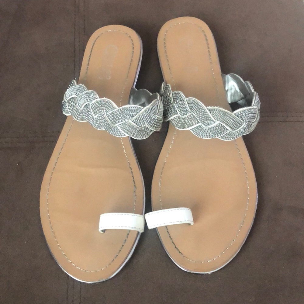 Carlos Santana Finnegan sandals size 8.